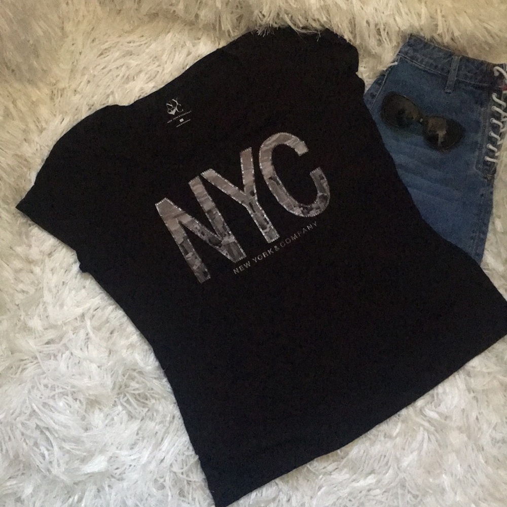 ⬇️ 2/$25 Listing - Women’s New York Skyline Embellished Graphic Print T-Shirt